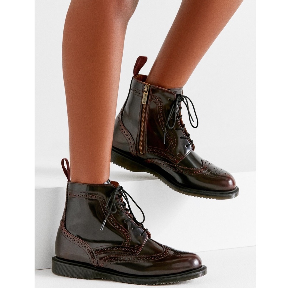 NEVER WORN Dr. Martens 6-Eye Delphine Brogue Boot
